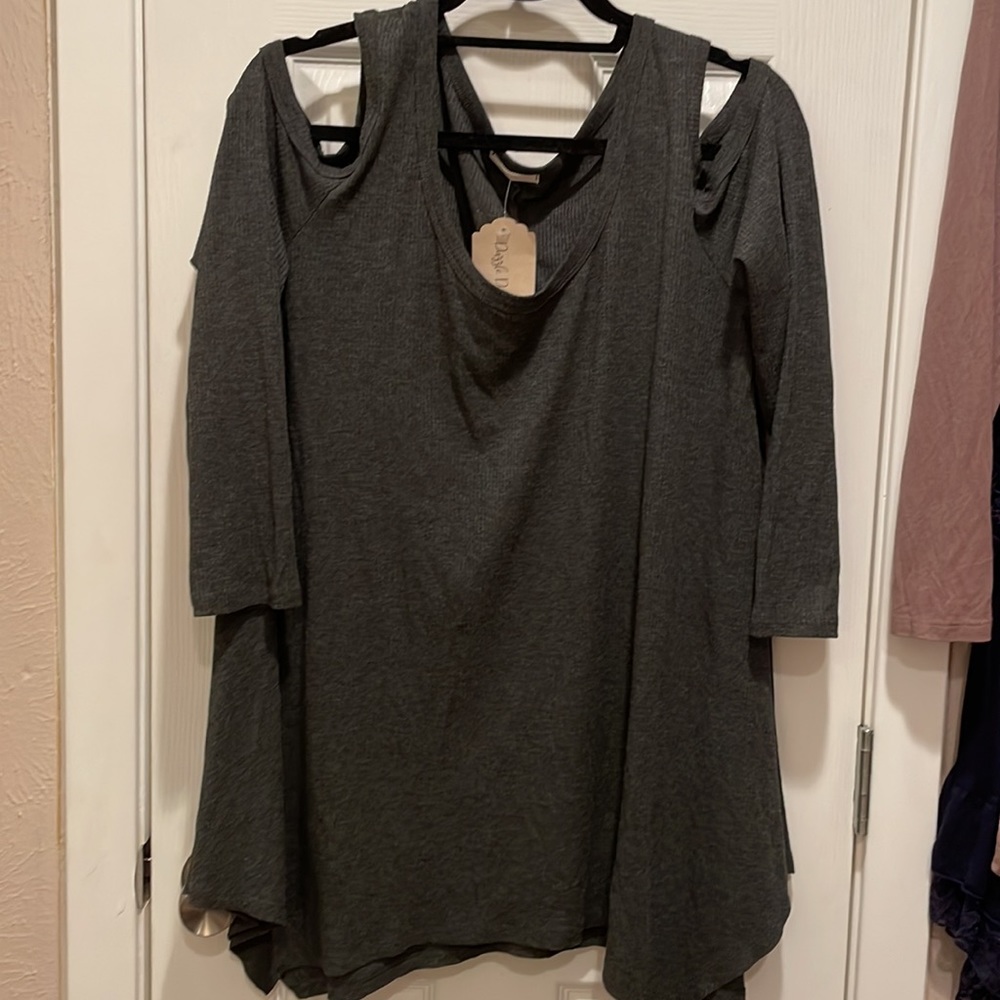 Plus Size Top - Picture 5 of 7